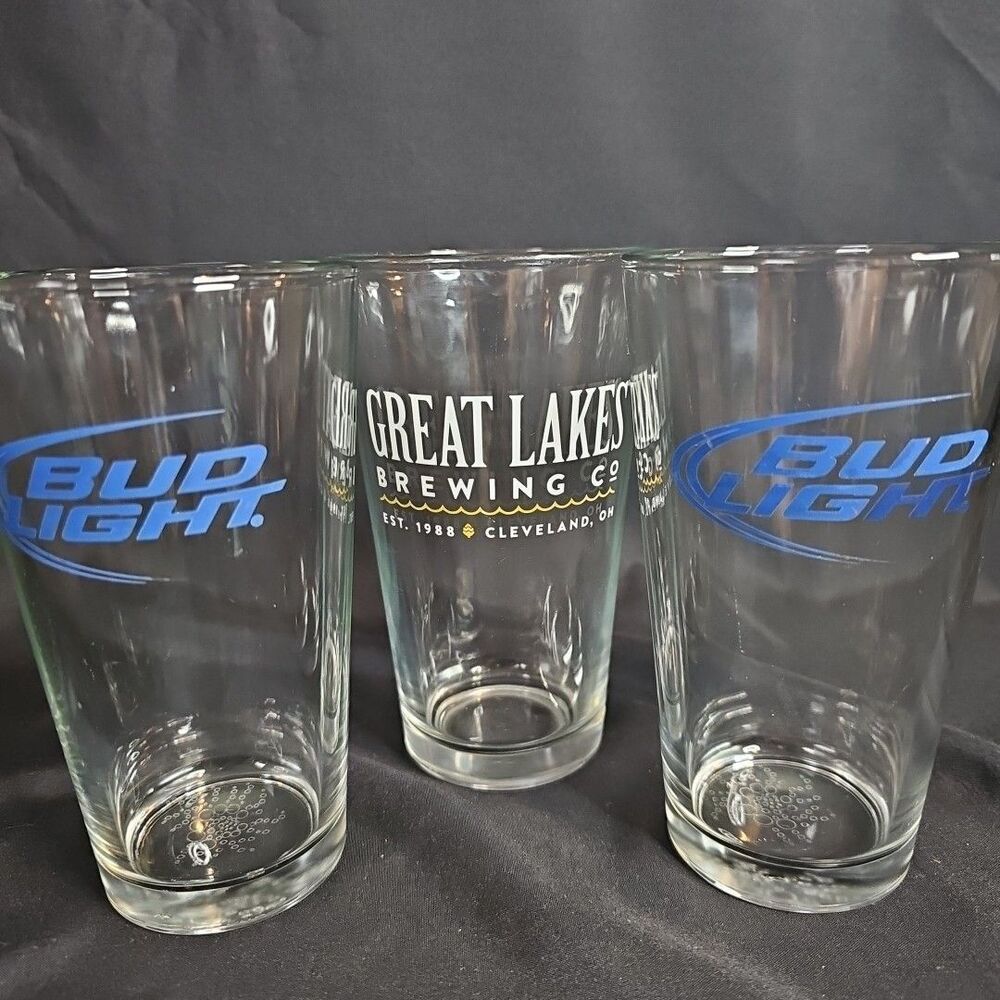 Bud Light And Great Lakes Pint Drink Glasses